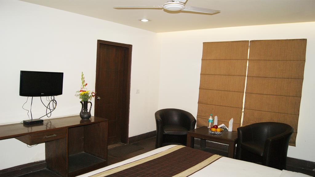 Airport Hotel Daya Capitol New Delhi Exterior photo