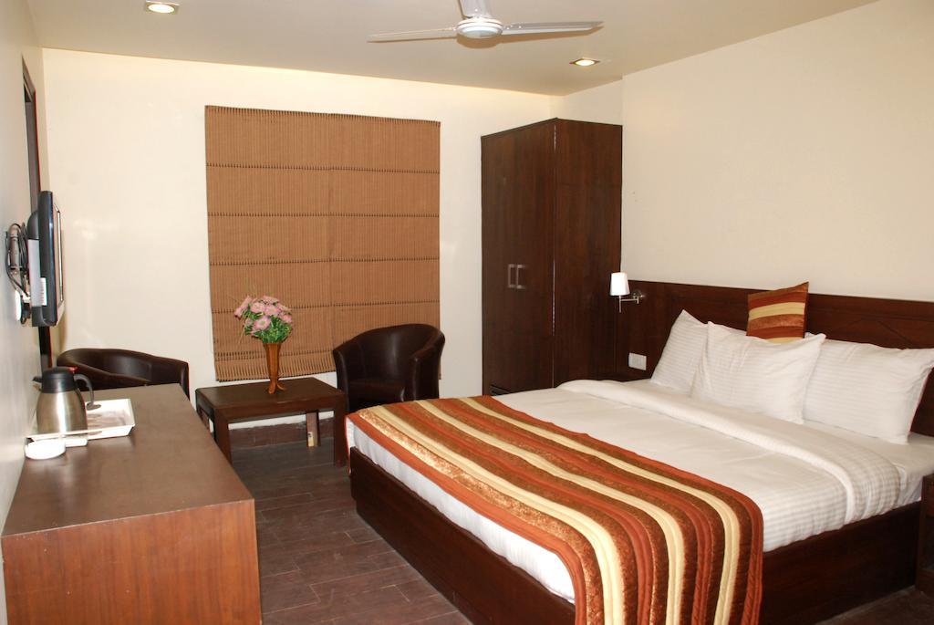 Airport Hotel Daya Capitol New Delhi Exterior photo